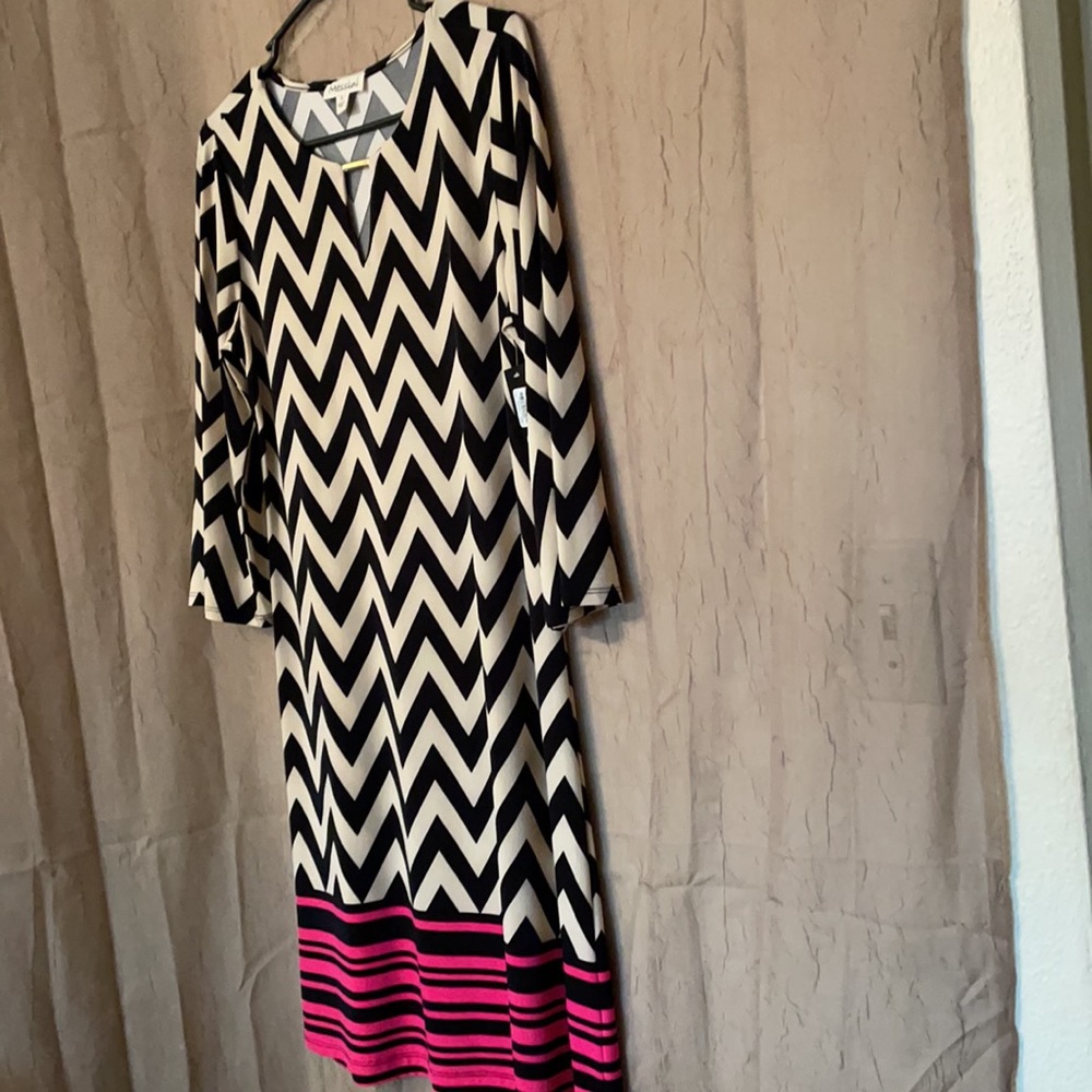 Messini Ladies size S dress with keyhole neckline and chevron stripes - Picture 6 of 17